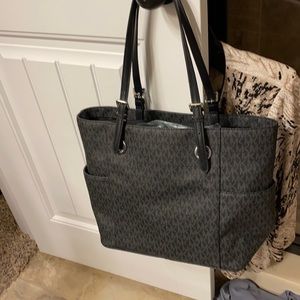 Black purse. Never used  lots of pockets on inside and 2 outside.  Clean